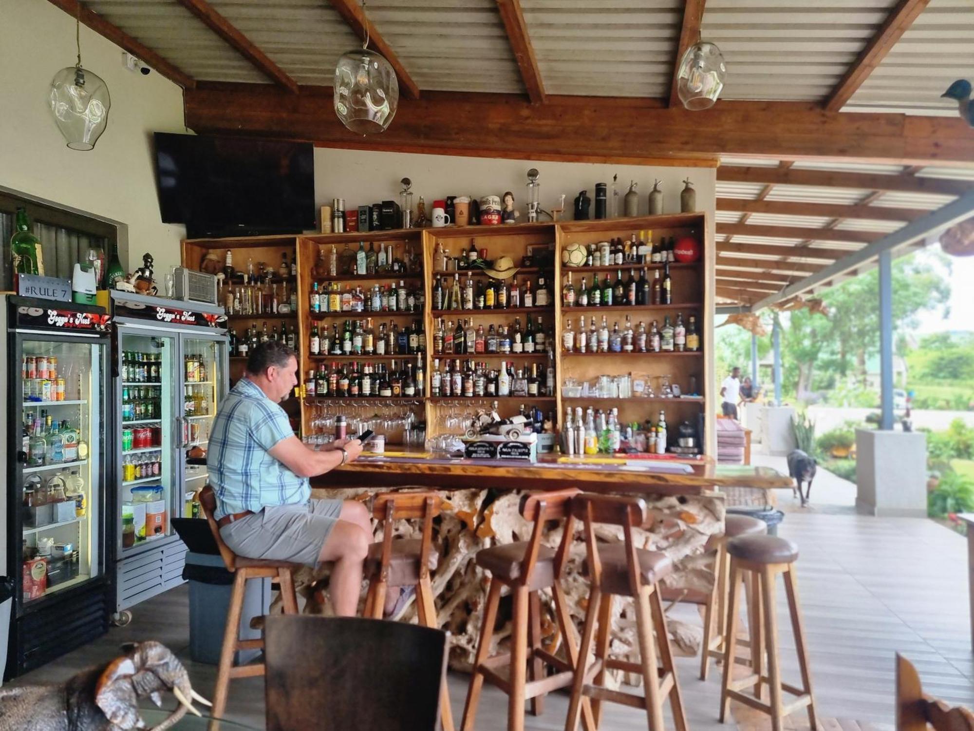 Goggas Nest Bnb & Restaurant Matsapha エクステリア 写真