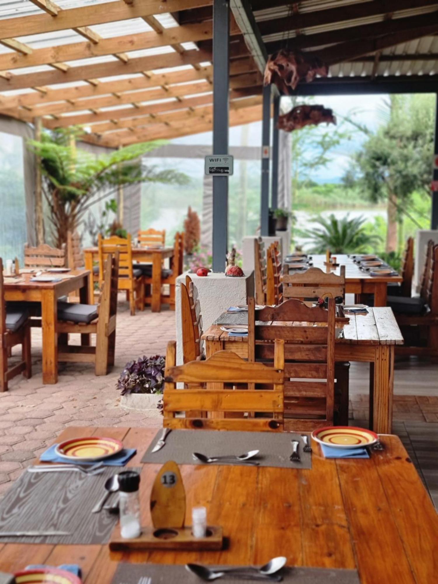 Goggas Nest Bnb & Restaurant Matsapha エクステリア 写真